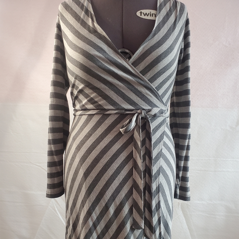 Women long sleeve stripe gray dress